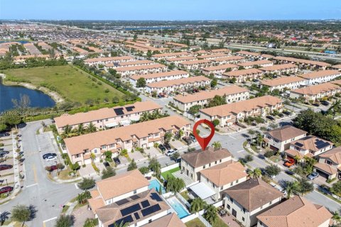 Casa en venta en Hialeah, Florida, 4 dormitorios, 243.59 m2 № 1865264 - foto 15
