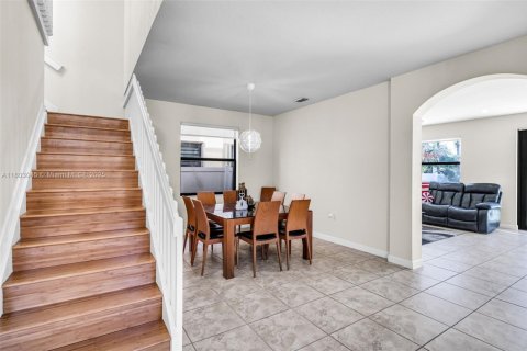 Casa en venta en Hialeah, Florida, 4 dormitorios, 243.59 m2 № 1865264 - foto 21