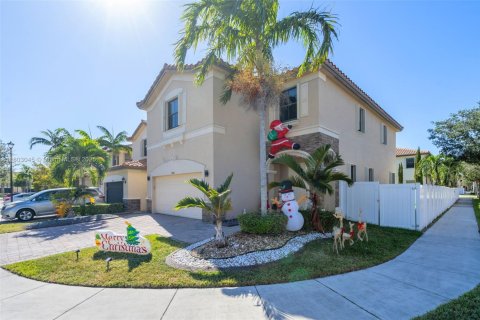 Casa en venta en Hialeah, Florida, 4 dormitorios, 243.59 m2 № 1865264 - foto 4
