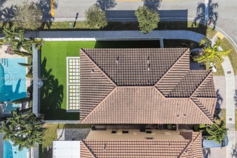 Casa en venta en Hialeah, Florida, 4 dormitorios, 243.59 m2 № 1865264 - foto 6