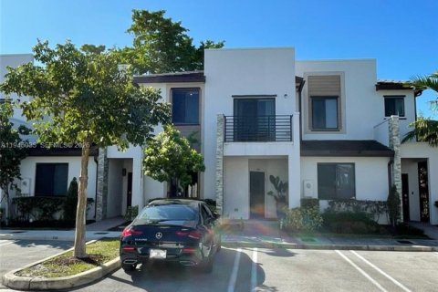 Villa ou maison à louer à Miami, Floride: 3 chambres, 163.69 m2 № 2001226 - photo 2