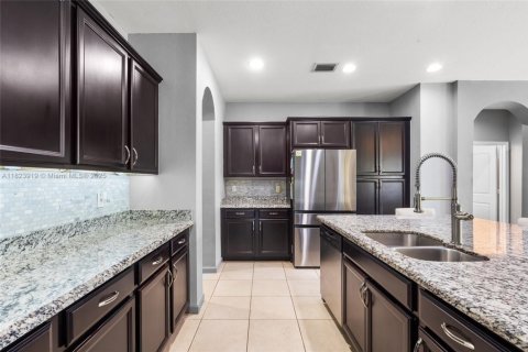 House in Miami, Florida 4 bedrooms, 252.88 sq.m. № 1935711 - photo 21