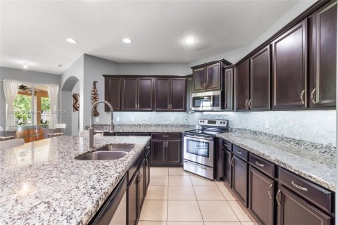 House in Miami, Florida 4 bedrooms, 252.88 sq.m. № 1935711 - photo 23