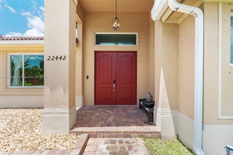 House in Miami, Florida 4 bedrooms, 252.88 sq.m. № 1935711 - photo 5