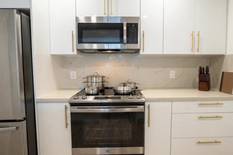 Купить кондоминиум в Форт-Лодердейл, Флорида 3 комнаты, 66.89м2, № 2146674 - фото 7