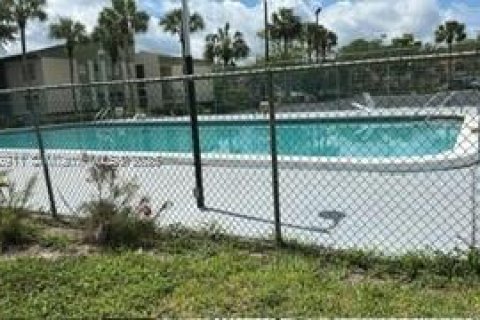 Condo in Coral Springs, Florida, 1 bedroom  № 1862088 - photo 8