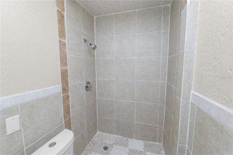 House in Mulberry, Florida 6 bedrooms, 209.49 sq.m. № 2116442 - photo 18