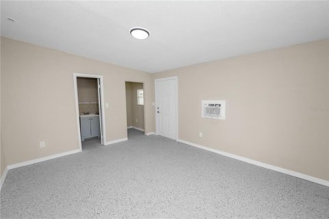 House in Mulberry, Florida 6 bedrooms, 209.49 sq.m. № 2116442 - photo 22