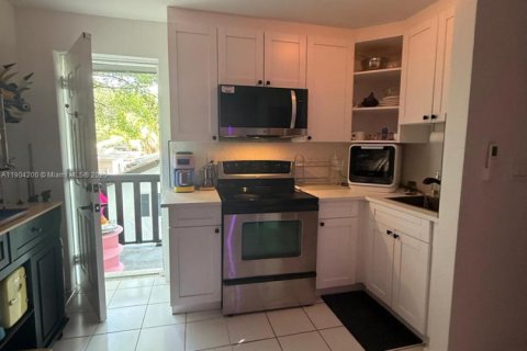 Villa ou maison à louer à Miami, Floride: 1 chambre, 159.79 m2 № 1955367 - photo 4
