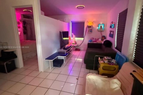 Villa ou maison à Miami, Floride 1 chambre, 159.79 m2 № 1955367