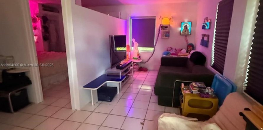 Villa ou maison à Miami, Floride 1 chambre, 159.79 m2 № 1955367