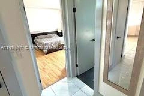 Снять в аренду кондоминиум в Холливуд, Флорида 2 спальни, 118.54м2, № 2082529 - фото 20