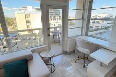 Снять в аренду кондоминиум в Холливуд, Флорида 2 спальни, 118.54м2, № 2082529 - фото 6