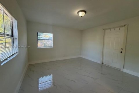 House in Fort Lauderdale, Florida 3 bedrooms, 113.25 sq.m. № 2023539 - photo 8