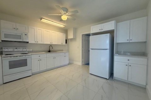 House in Fort Lauderdale, Florida 3 bedrooms, 113.25 sq.m. № 2023539 - photo 12