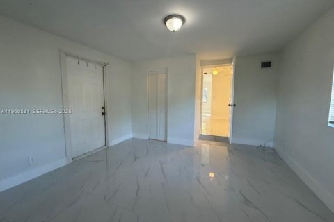House in Fort Lauderdale, Florida 3 bedrooms, 113.25 sq.m. № 2023539 - photo 7