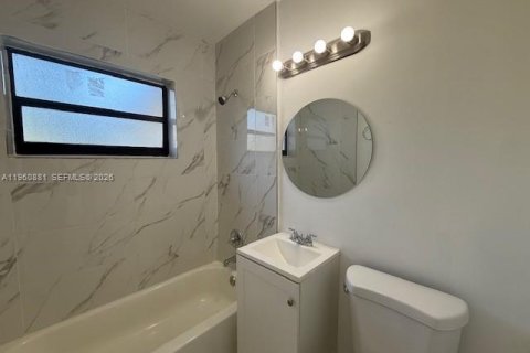 House in Fort Lauderdale, Florida 3 bedrooms, 113.25 sq.m. № 2023539 - photo 13