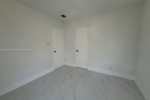 House in Fort Lauderdale, Florida 3 bedrooms, 113.25 sq.m. № 2023539 - photo 15