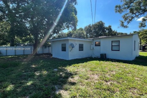 House in Fort Lauderdale, Florida 3 bedrooms, 113.25 sq.m. № 2023539 - photo 5