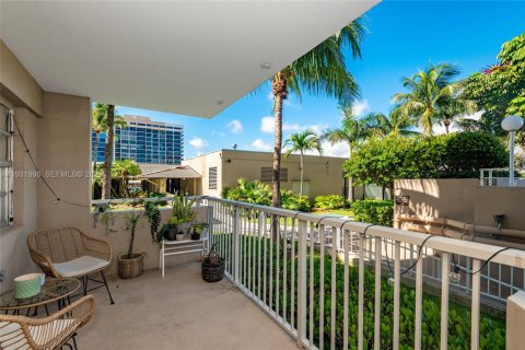 Condo in Hallandale Beach, Florida, 2 bedrooms  № 1992240 - photo 24