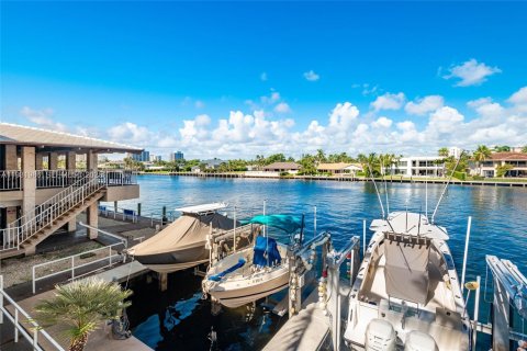 Condo in Hallandale Beach, Florida, 2 bedrooms  № 1992240 - photo 27