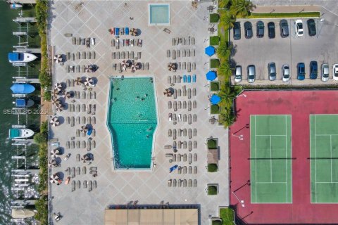 Condo in Hallandale Beach, Florida, 2 bedrooms  № 1992240 - photo 29