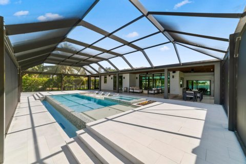 House in Miami, Florida 4 bedrooms, 199.74 sq.m. № 2081960 - photo 25