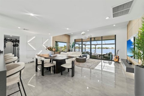 House in Miami, Florida 4 bedrooms, 199.74 sq.m. № 2081960 - photo 15