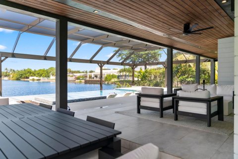 House in Miami, Florida 4 bedrooms, 199.74 sq.m. № 2081960 - photo 18