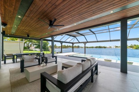 House in Miami, Florida 4 bedrooms, 199.74 sq.m. № 2081960 - photo 24