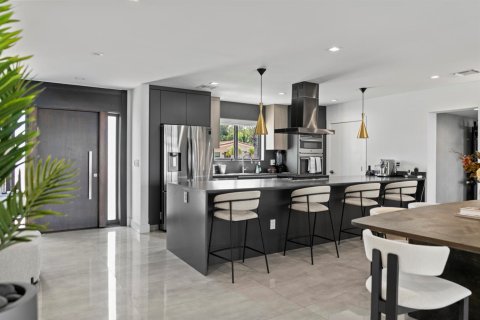 House in Miami, Florida 4 bedrooms, 199.74 sq.m. № 2081960 - photo 12