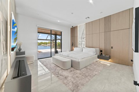 House in Miami, Florida 4 bedrooms, 199.74 sq.m. № 2081960 - photo 29
