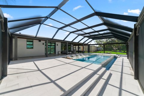 House in Miami, Florida 4 bedrooms, 199.74 sq.m. № 2081960 - photo 26