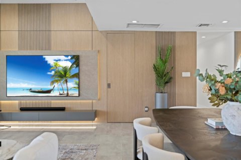 House in Miami, Florida 4 bedrooms, 199.74 sq.m. № 2081960 - photo 27