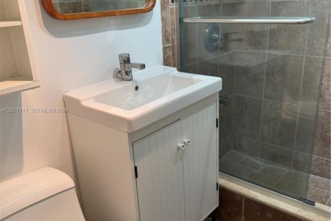 Condo in Miami Beach, Florida, 1 bedroom № 2087301 - photo 5
