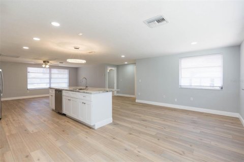 House in Port Richey, Florida 2 bedrooms, 117.06 sq.m. № 1612807 - photo 17