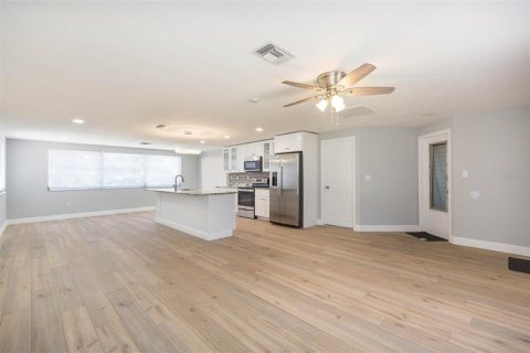 House in Port Richey, Florida 2 bedrooms, 117.06 sq.m. № 1612807 - photo 7