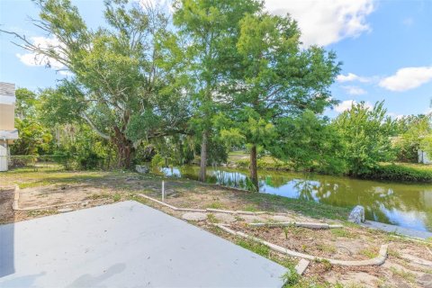 House in Port Richey, Florida 2 bedrooms, 117.06 sq.m. № 1612807 - photo 3