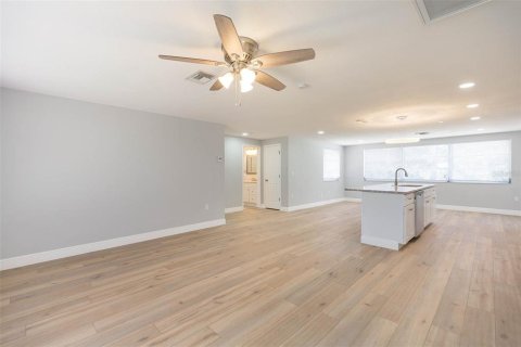 House in Port Richey, Florida 2 bedrooms, 117.06 sq.m. № 1612807 - photo 18