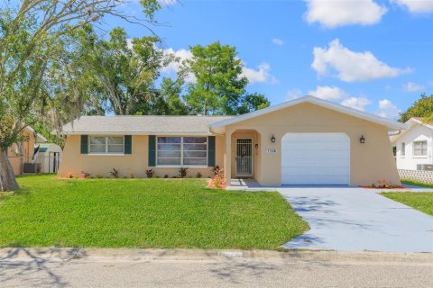 House in Port Richey, Florida 2 bedrooms, 117.06 sq.m. № 1612807 - photo 1