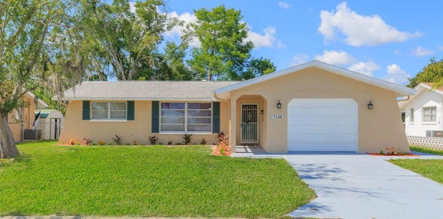House in Port Richey, Florida 2 bedrooms, 117.06 sq.m. № 1612807