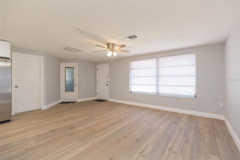 House in Port Richey, Florida 2 bedrooms, 117.06 sq.m. № 1612807 - photo 5