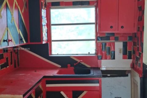 Immobilier commercial à vendre à Miami, Floride: 142.33 m2 № 2001083 - photo 5