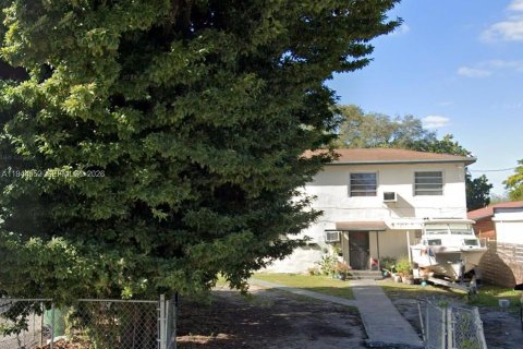 Immobilier commercial à Miami, Floride 142.33 m2 № 2001083