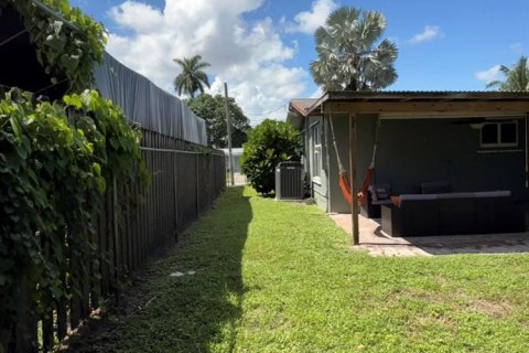 Casa en venta en Fort Lauderdale, Florida, 3 dormitorios, 147.16 m2 № 2421578 - foto 25