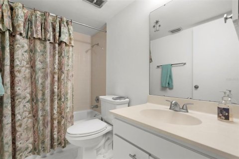 Condo in Bradenton, Florida, 2 bedrooms № 2214490 - photo 19