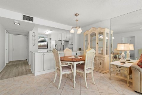 Condo in Bradenton, Florida, 2 bedrooms № 2214490 - photo 6