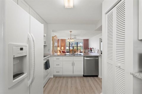 Condo in Bradenton, Florida, 2 bedrooms № 2214490 - photo 7