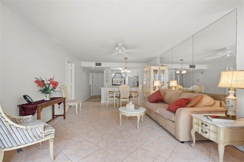 Condo in Bradenton, Florida, 2 bedrooms № 2214490 - photo 4