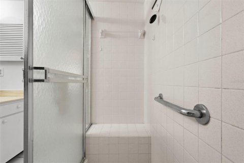 Condo in Bradenton, Florida, 2 bedrooms № 2214490 - photo 15